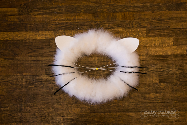How to make a Hello Kitty inspired wreath! Post includes printable templates for ears and bow, making this a super easy project! | BabyRabies.com