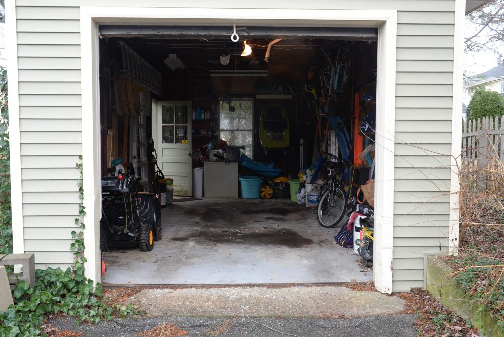 Take Gorgeous Portraits In An Ugly Garage | BabyRabies.com
