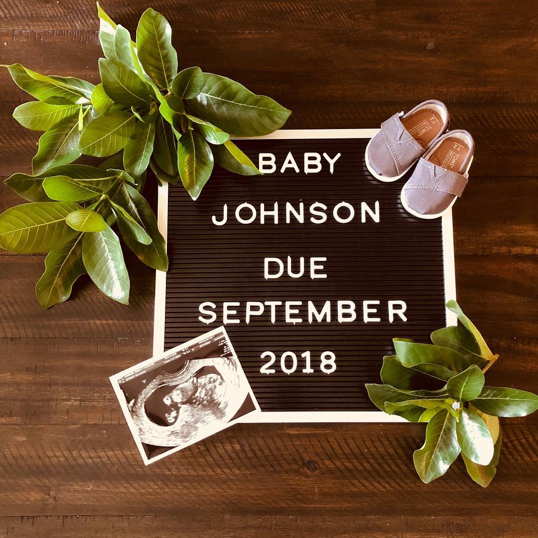 Download 10 Awesome Letterboard Pregnancy Announcements